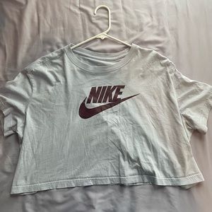 Cropped Nike Tee